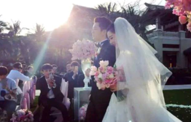 王栎鑫结婚不被看好，如今一家四口，儿女双全的家庭，真是幸福！