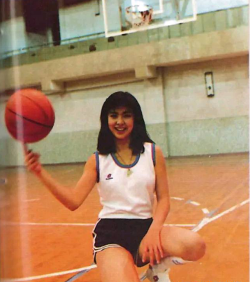 王祖贤打篮球