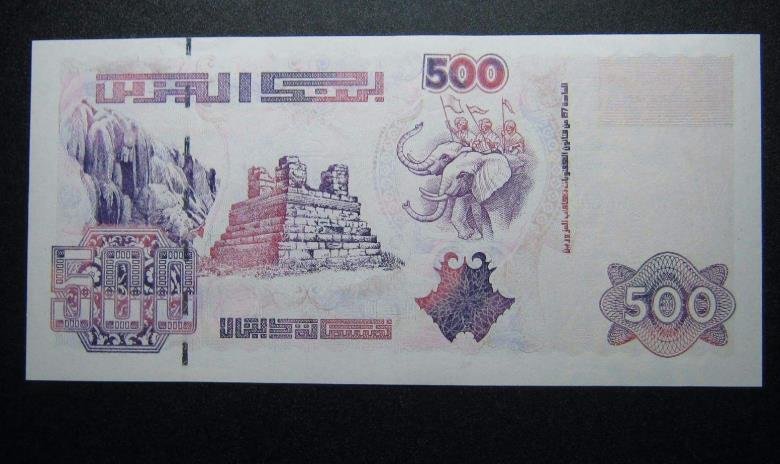 中国卫星图案被印上外国货币  .jpg