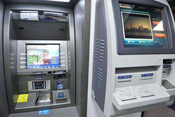 我国上半年减少ATM机超4万台 .jpg