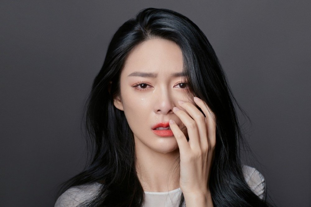 美女明星傅菁新歌《荒唐》海报宣传写真