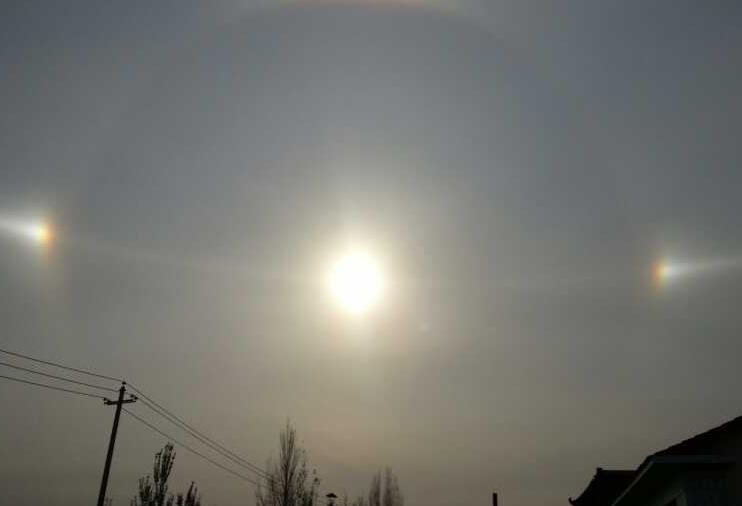 石家莊上空現(xiàn)2個太陽 .jpg 石家莊上空現(xiàn)2個太陽 .jpg