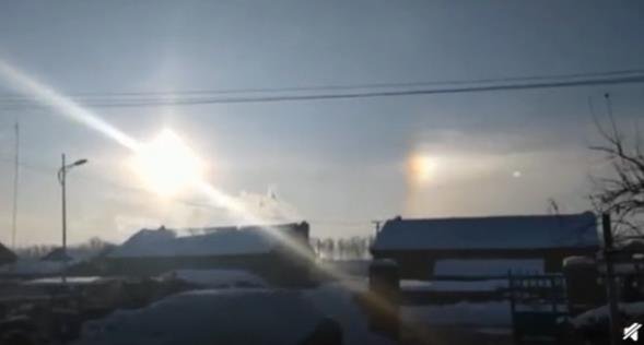 石家莊上空現(xiàn)2個太陽.jpg 石家莊上空現(xiàn)2個太陽.jpg