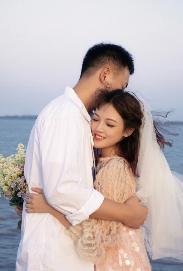 张子凡丁钰琼结婚，从校园到婚纱真的让人羡慕，他们是谁？