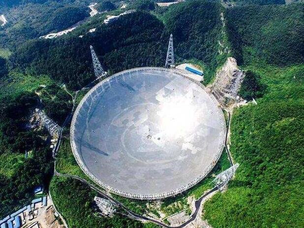 被称为"中国天眼"的中国500米球形射电望远镜(fast)于今年1月通过验收