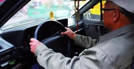 70歲老人考駕照.jpg 70歲老人考駕照.jpg