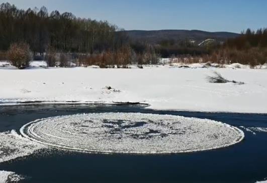 中國“冷極”再現(xiàn)冰盤 .jpg 中國“冷極”再現(xiàn)冰盤 .jpg