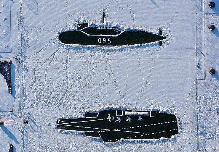 哈工程師生用積雪造雪艦 .jpg