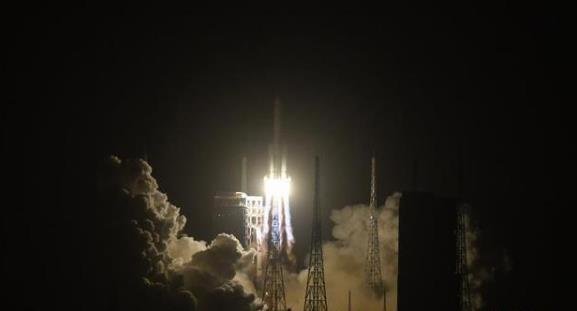 嫦娥五號發(fā)射成功  .jpg