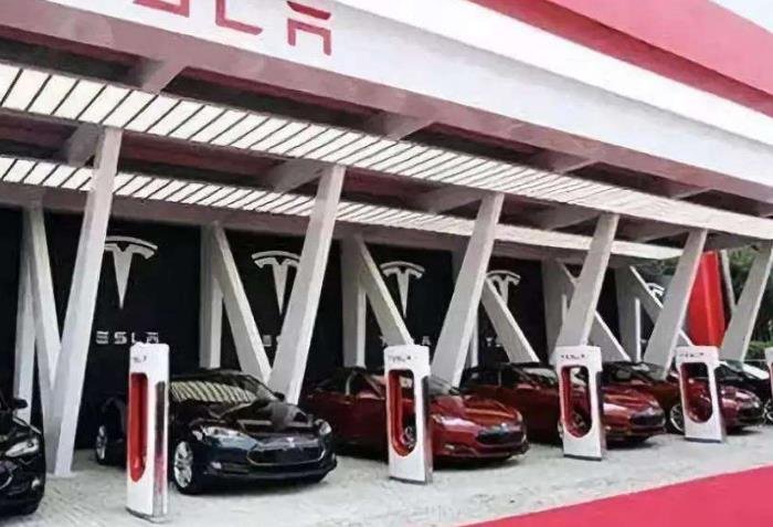 特斯拉擬明年生產(chǎn)充電樁  .jpg