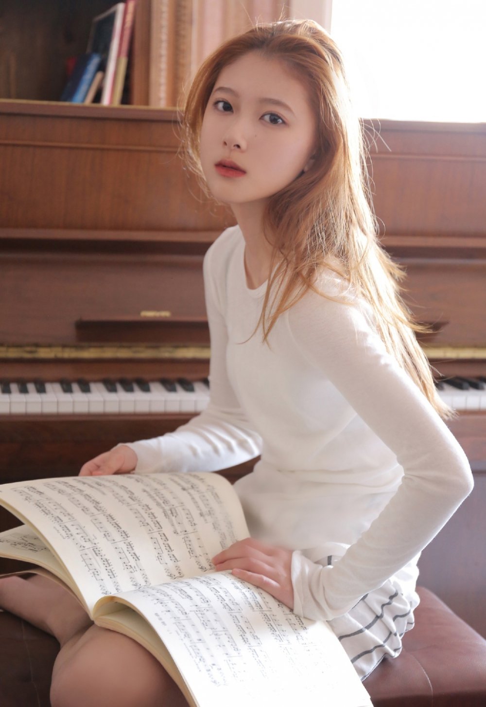 古典钢琴美女魅力四射迷人私房写真