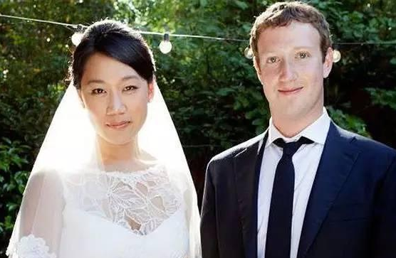 扎克伯格和妻子.png