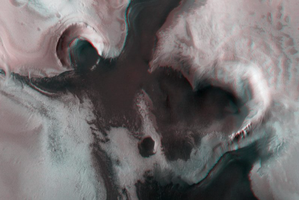 ESA的“火星快车”发现了一对完美的节日剪影