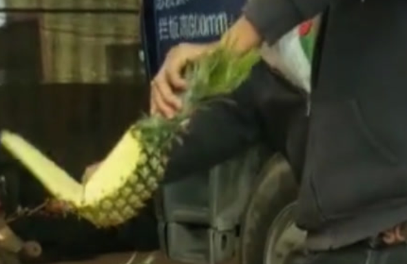 这样的菠萝谁还会买呢？