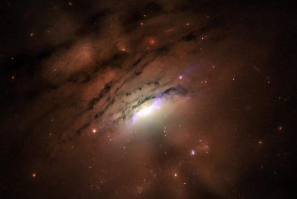 黑洞的尘土环可能在银河系的心脏中投射阴影