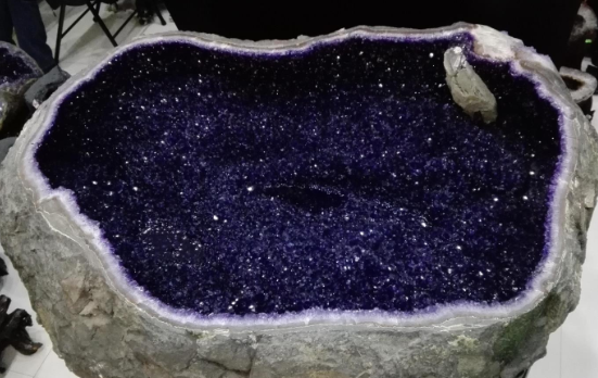 紫水晶原石价格多少钱一克,如何辨别紫水晶的真假