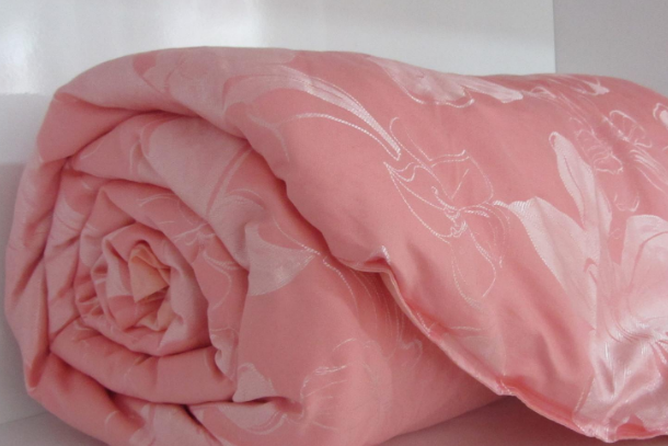 粉色蠶絲被.png