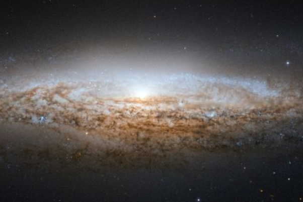 银河系开始变形的原因