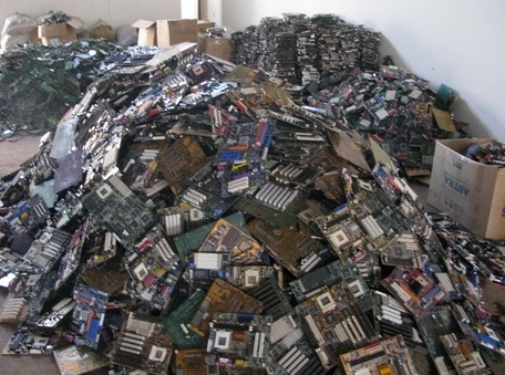 电子垃圾市场.png