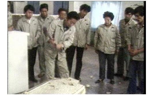 海爾砸冰箱事件