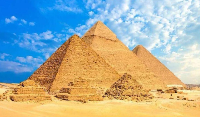 埃及胡夫金字塔.png