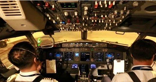 民航機長年薪