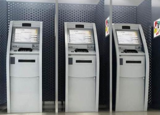 ATM机一年减少8万台