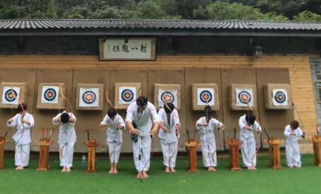 湖南一所高校開禮射課