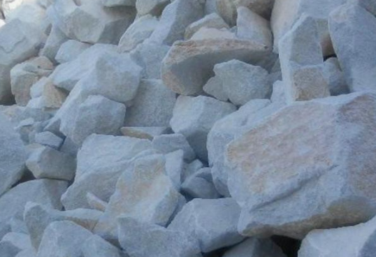 石灰石产地有哪些，石灰石产量怎么样，石灰石多少钱一吨