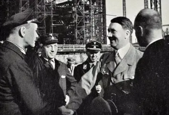 希特勒为什么要杀犹太人?不仅仅是宗教