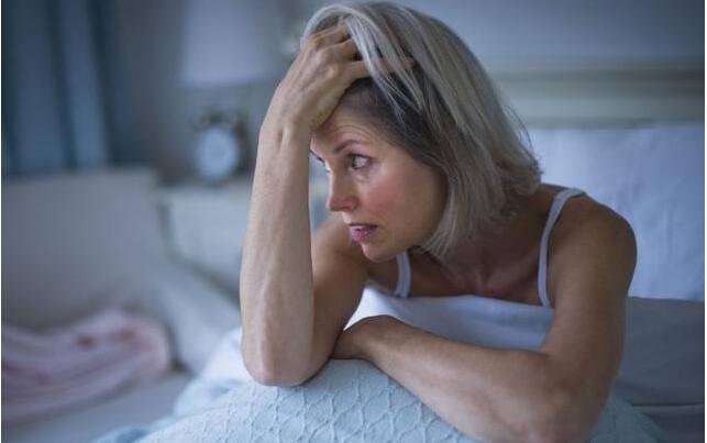 睡覺老抖一下怎么回事