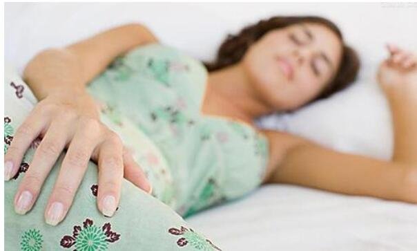 睡覺老抖一下怎么回事