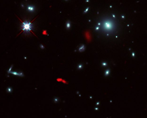 哈勃太空望远镜拍摄的星系团图像.png