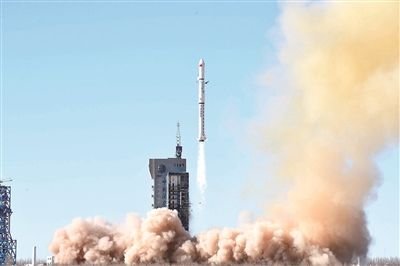 今明两年中国载人航天将迎高密度发射，神州十二号能载几个宇航员，空间站长什么样？
