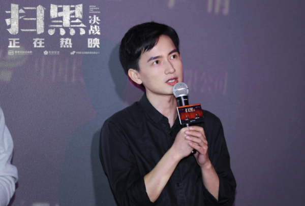 电影《扫黑·决战》由姜武、张颂文、金世佳、李倩领衔主演，吕聿来执导.png