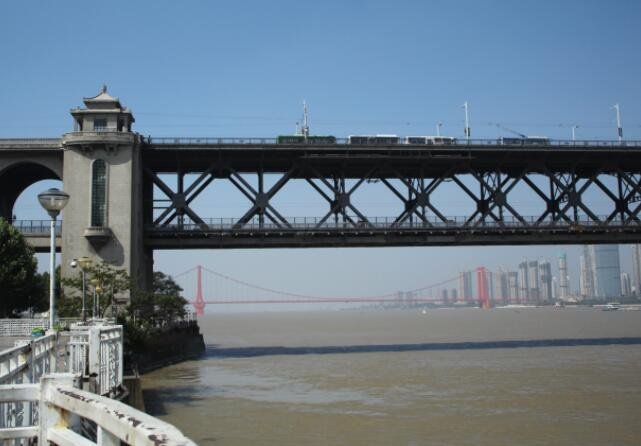 长江大桥在哪个城市，长江大桥的建设意义有哪些