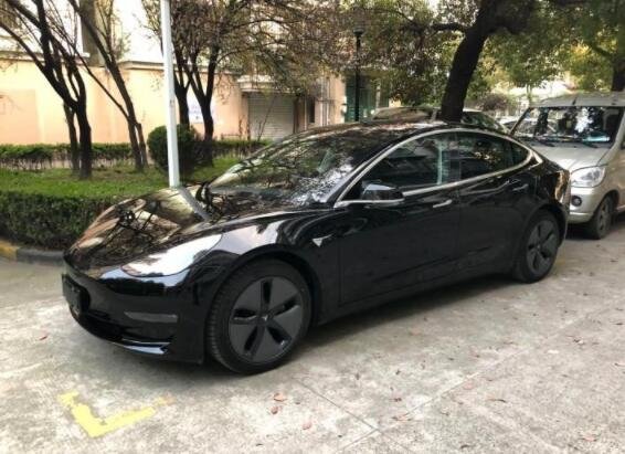 特斯拉Model 3.jpg