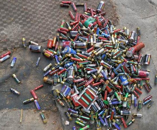 废旧电池的危害有多大，怎么处理，回收废旧电池的收益大不大