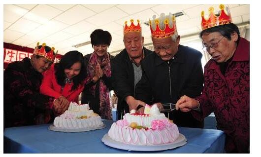 明天我們?nèi)绾勿B(yǎng)老