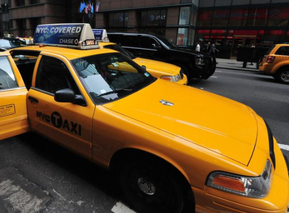 在纽约开出租车一月多少钱，美国纽约工资平均工资多少
