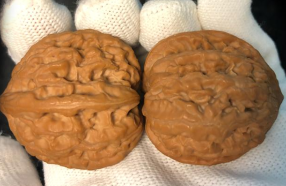 一對(duì)文玩核桃.png 一對(duì)文玩核桃.png