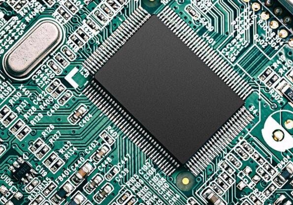芯片.jpg 芯片.jpg