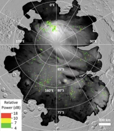 火星南极下方可能存在数十个湖泊.jpg