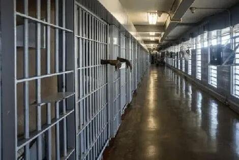 無(wú)期徒刑.jpg 無(wú)期徒刑.jpg