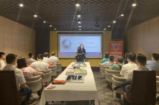 萃華珠寶副總經(jīng)理?xiàng)铌?jpg