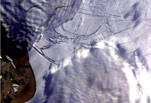 地球冰冻圈每年损失的冰量足以覆盖苏必利尔湖.jpg