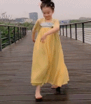 小女孩跳《丽人行》.gif
