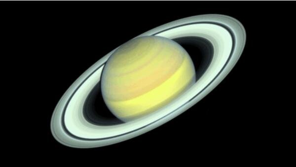 今天土星闪耀着光芒，当它到达对立面时显示出土星环.jpg
