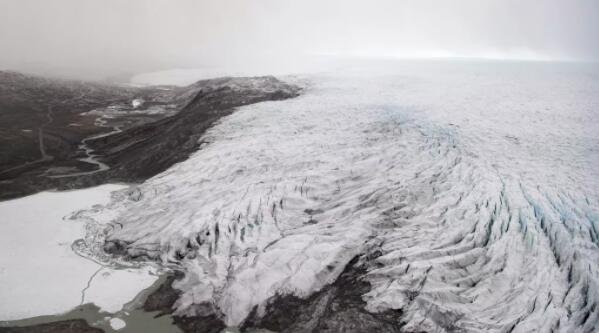 “大规模融化事件”在创纪录的热浪后袭击格陵兰.jpg