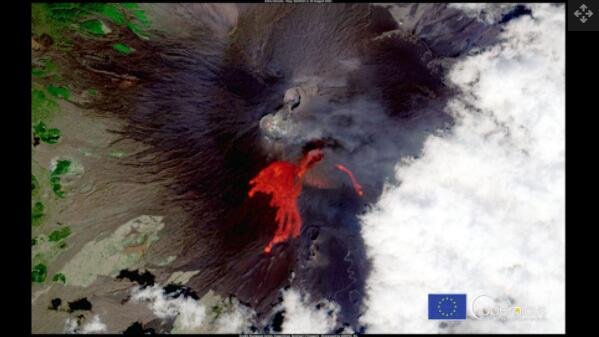 欧洲哨兵2号卫星从太空捕捉到 埃特纳火山在2021年第50次喷发.jpg